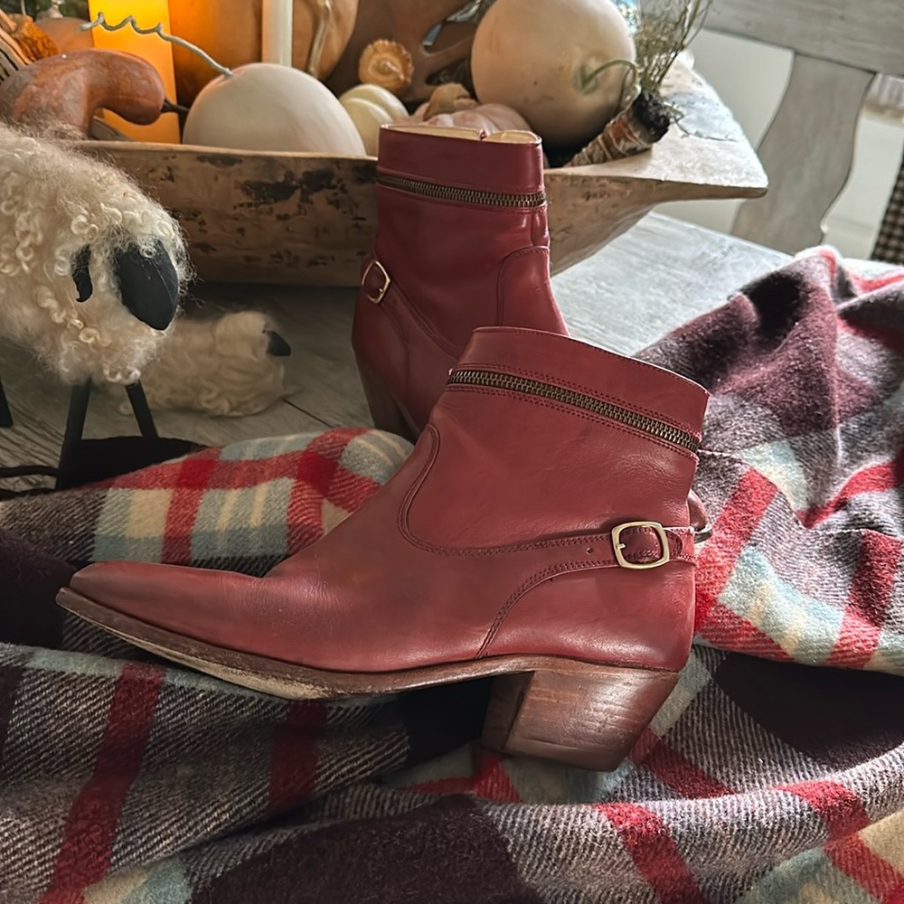 Gorgeous leather boots!